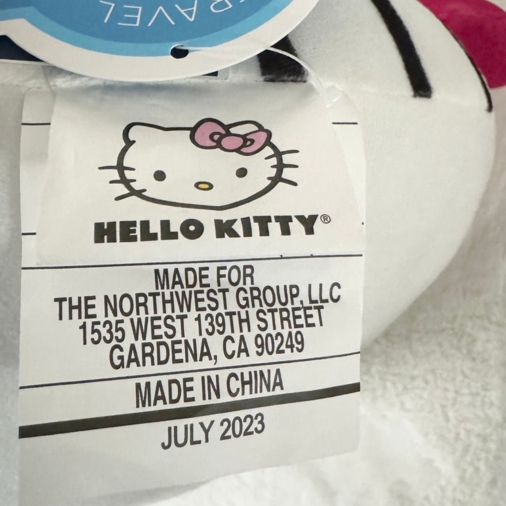 *NEW*Hello Kitty, throw & pillow set - Picture 11 of 13
